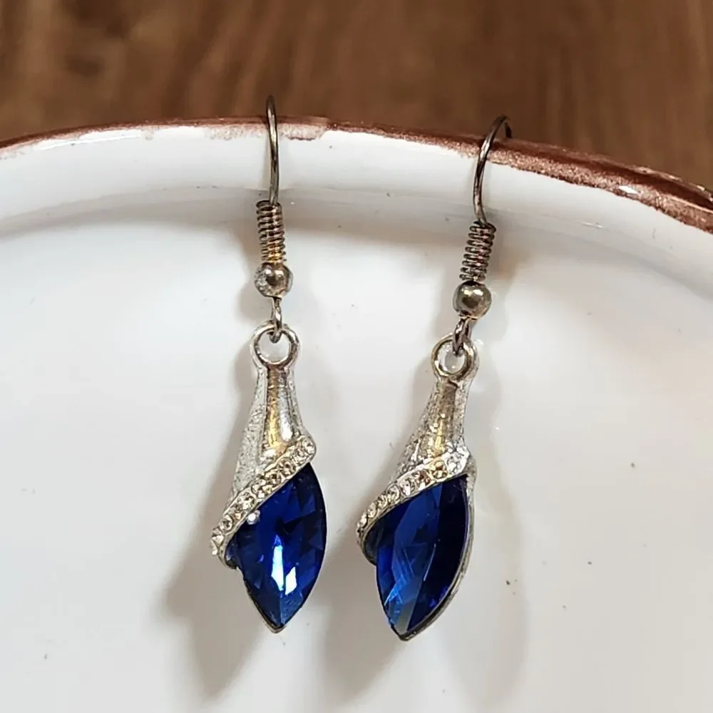 🔹️Blue Crystal Dangling Earrings - Picture 6 of 10